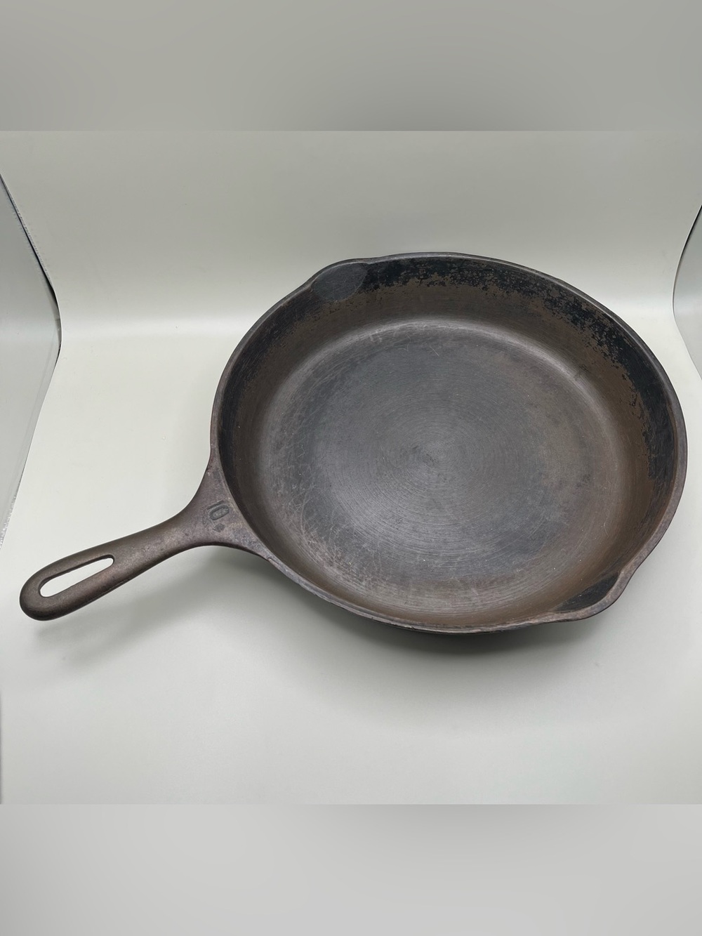 Vintage Unmarked Wagner Ware No 10 Cast Iron Skillet 11 1/4 Inch Smooth Bottom